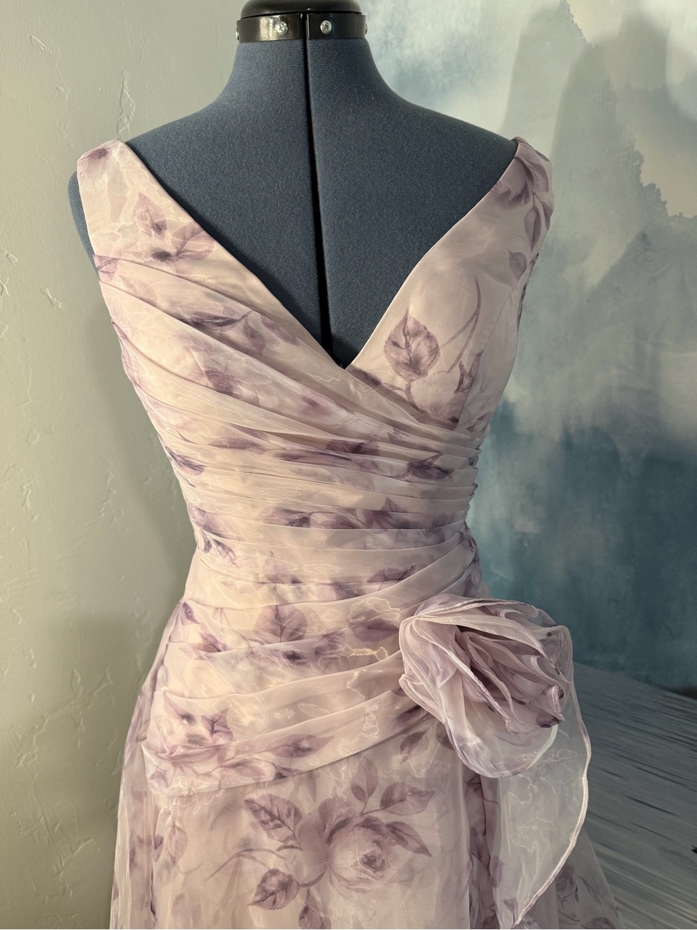 Elegant Lavender Floral V-Neck Evening Dress 226 - Picture 2 of 10